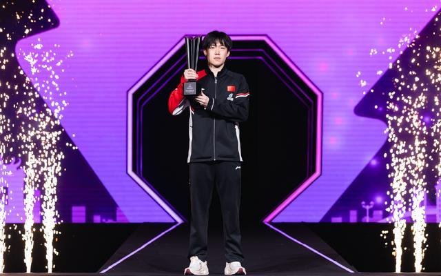 这行为过分了！王楚钦机场遭陌生女子尾随，被追问要不要加我微信