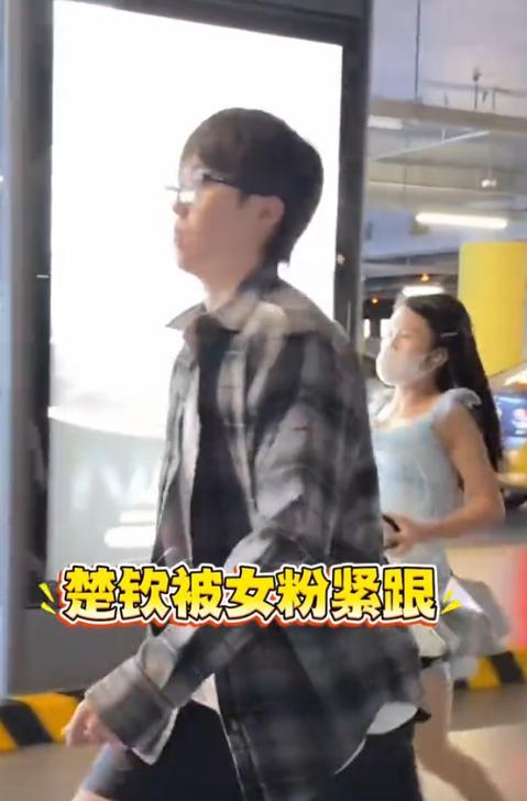 这行为过分了!王楚钦机场遭陌生女子尾随,被追问要不要加我微信