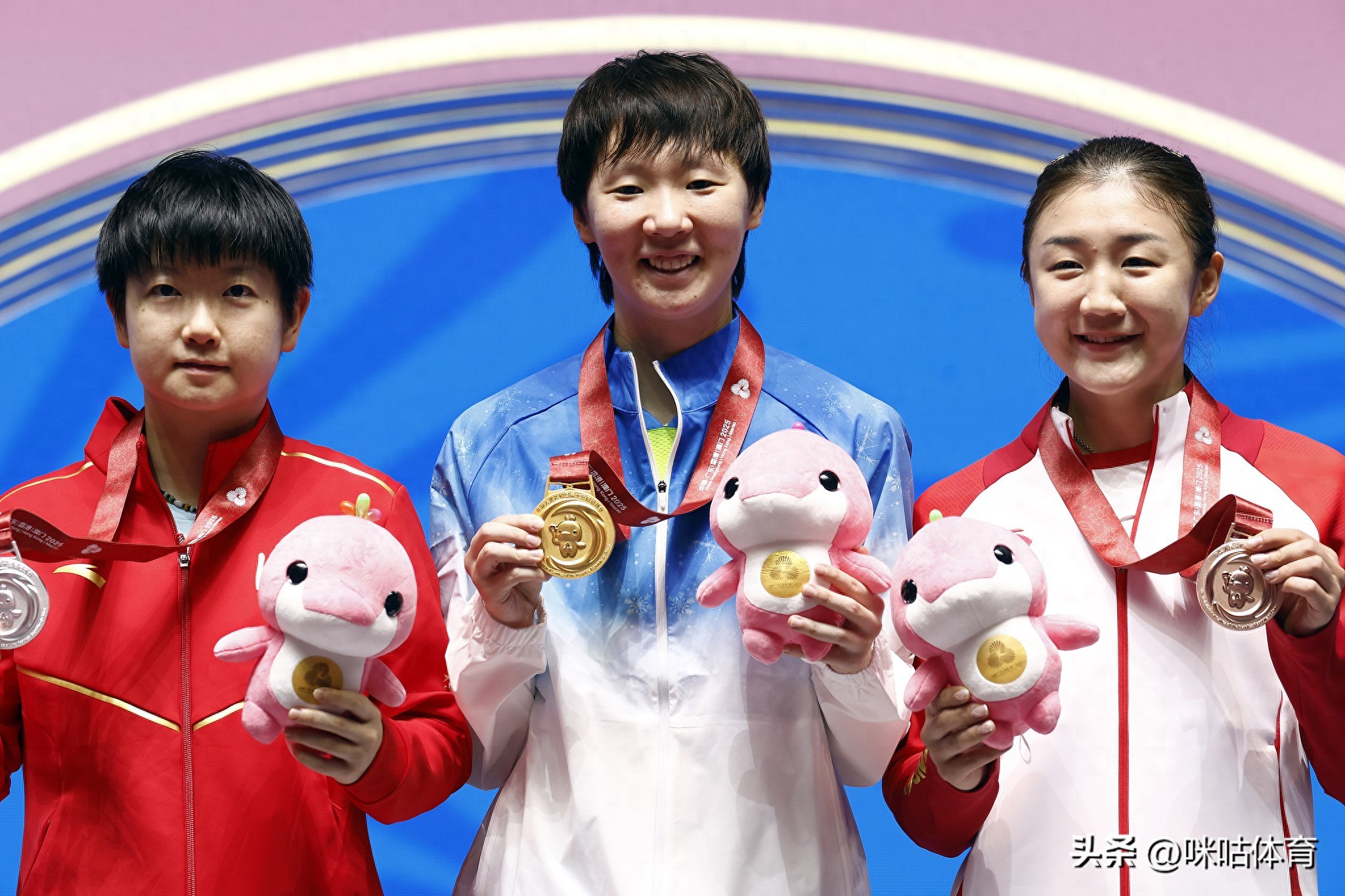 2025年，王曼昱孙颖莎6次顶峰相见，各拿3场胜利