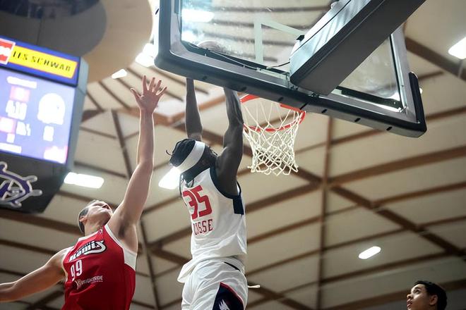 开拓者二队得到快船二队替补中锋的所属权，他能得到更多机会吗？