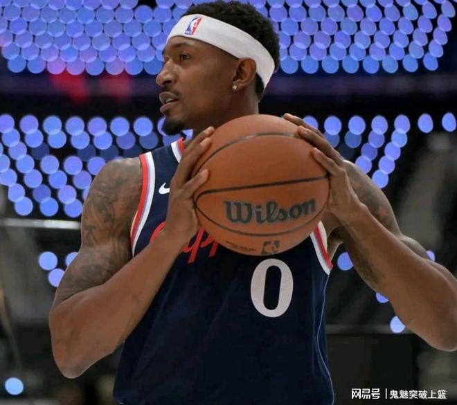 比尔首秀惊艳！快船险胜勇士！桑德斯大惊喜，库里空砍20+4+5