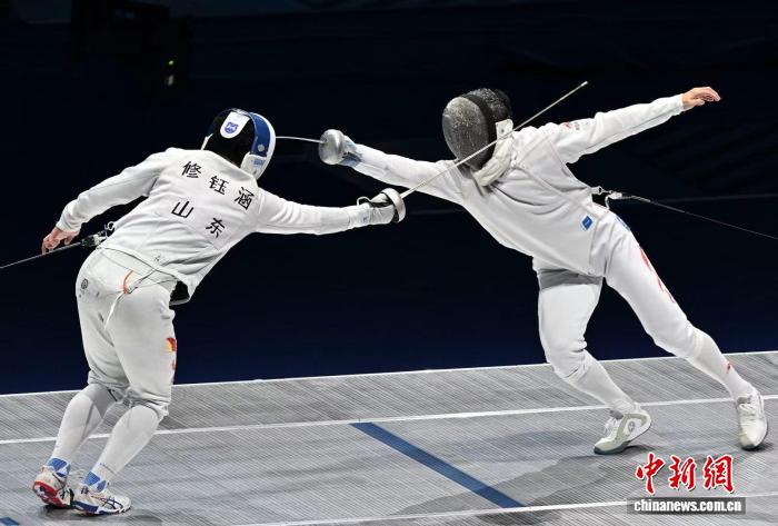 （粤港澳全运会）安徽队俞乐凡获男子重剑个人金牌