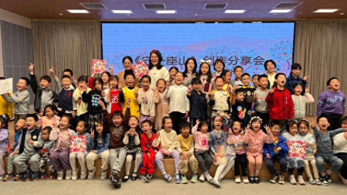 作家亲临讲述创作故事，亲子家庭观展不虚此行