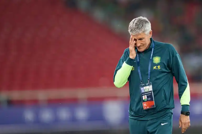 国安尴尬半场！门将低级失误，4大数据落后，媒体人集体开炮