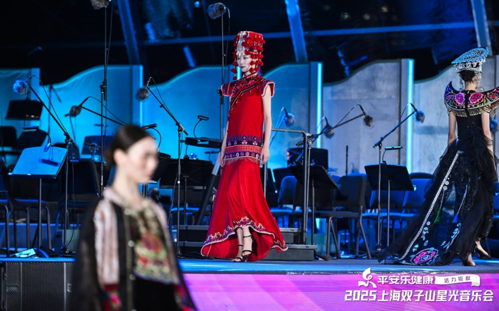 双子山下捧着姜茶听音乐,上海有着最浪漫的户外古典乐氛围