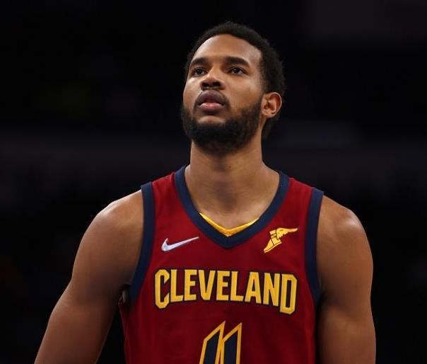 火箭胜骑士！申京28+11+7准三双，完胜莫布里！他甚至少拿8000万