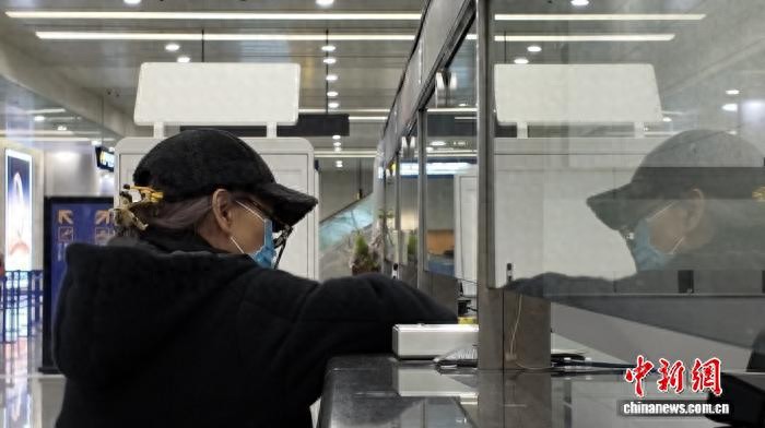 一次有效台胞证落地即办 台胞点赞“真的很方便”