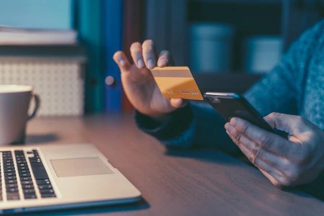 女儿整理父亲遗物时，意外发现500多万用于保健品和医疗项目！