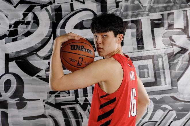 杨瀚森新赛季被大家普遍看好，可是开拓者队记却泼来一盆冷水
