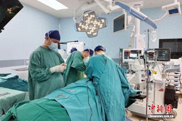 人工智能融合脑机接口 闭环脑起搏器助患者告别震颤