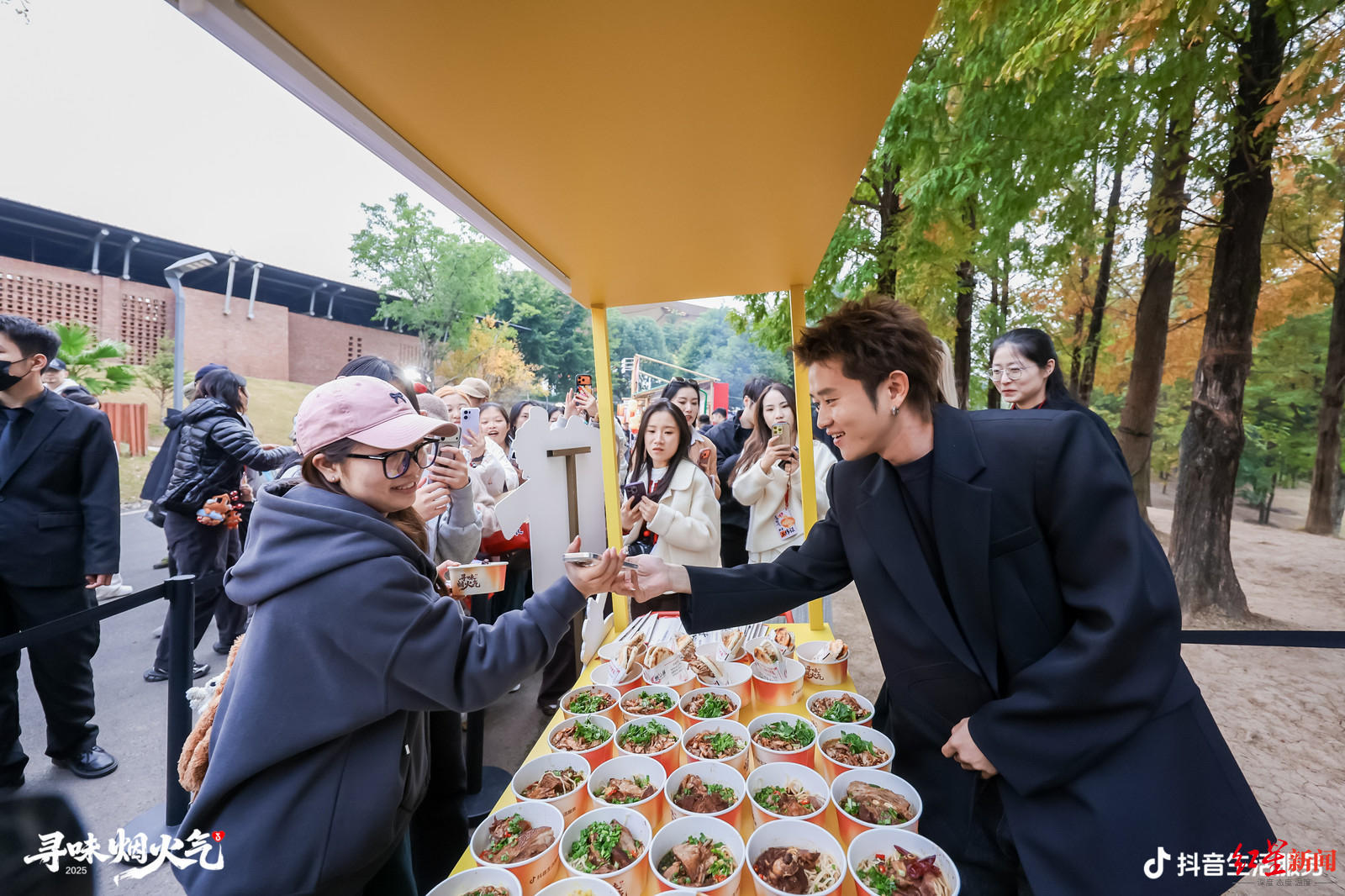 “鸡排哥”、王勉助阵成都烟火市集,“天府烟火小店提升计划”助力行动启动