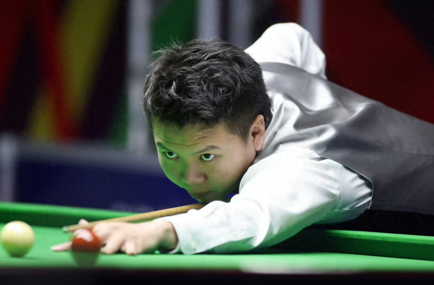 英国公开赛首轮战报：中国3胜1负，赵心童4-3险胜！罗伯逊4-0