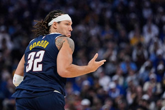 三分11中10，独揽50分仍输球！三人毁戈登生涯之夜2换1交易要亏本