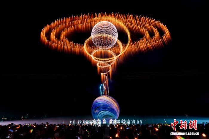 第十七届浏阳花炮文化节开幕 全球首创“烟花光塔”