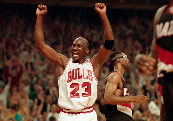 拿30000分要多久?乔丹用960场,科比用1180场,那詹姆斯呢?