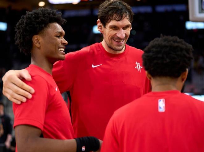 火箭3巨头配合失误!急需控卫?替补2将可交易,搭配首轮可换新核