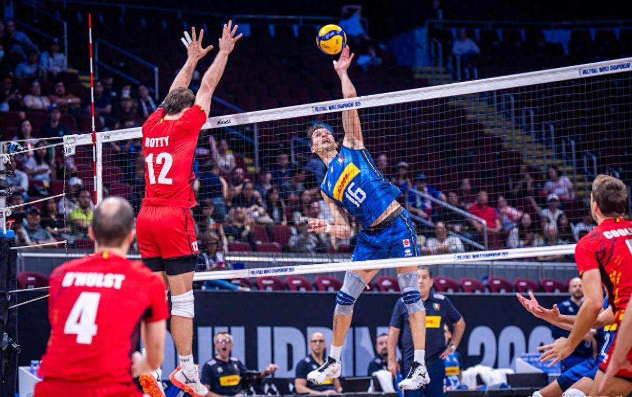 3-0！男排世锦赛4强诞生，世界第一强势爆发，波意狂胜，黑马出局