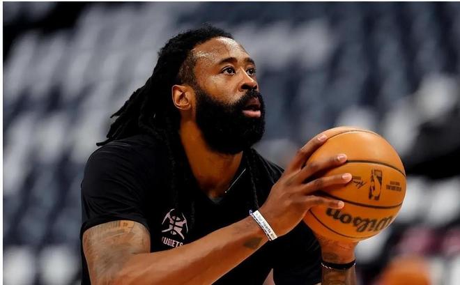 7年换7队，没有三分的老牌中锋，已经37岁的他 依旧是NBA的香饽饽