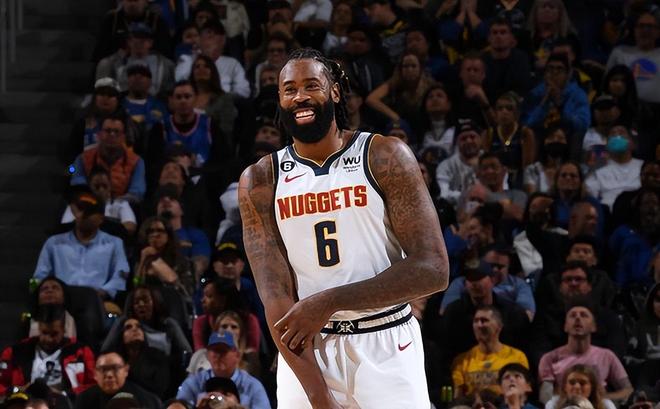 7年换7队,没有三分的老牌中锋,已经37岁的他 依旧是NBA的香饽饽