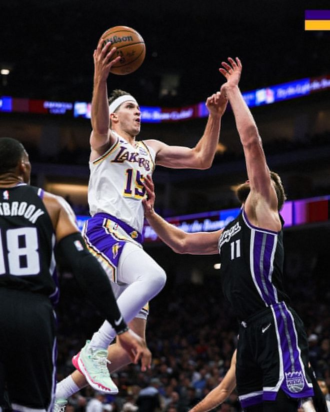 东契奇勒布朗缺席里夫斯贡献51+11+9,湖人险胜国王艾顿22+15