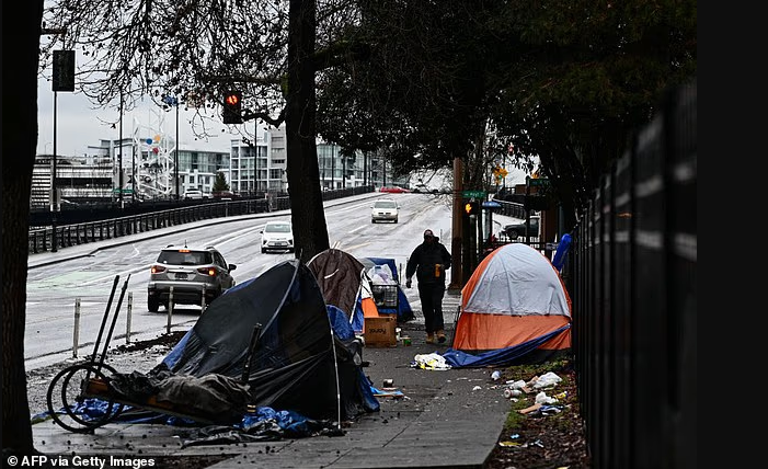 特朗普下令向波特兰出兵,誓言动用全部武力,西海岸阴云笼罩