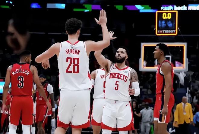 5000万美金!刚签就赛季报销,火箭很痛苦吧,拒绝哈登成了败笔