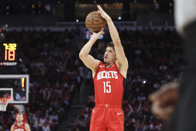 5000万美金!刚签就赛季报销,火箭很痛苦吧,拒绝哈登成了败笔