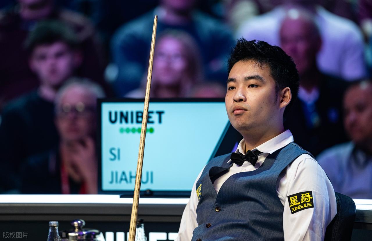 斯诺克英国公开赛战报!3名中国球员晋级32强;赵心童4-1力克强敌