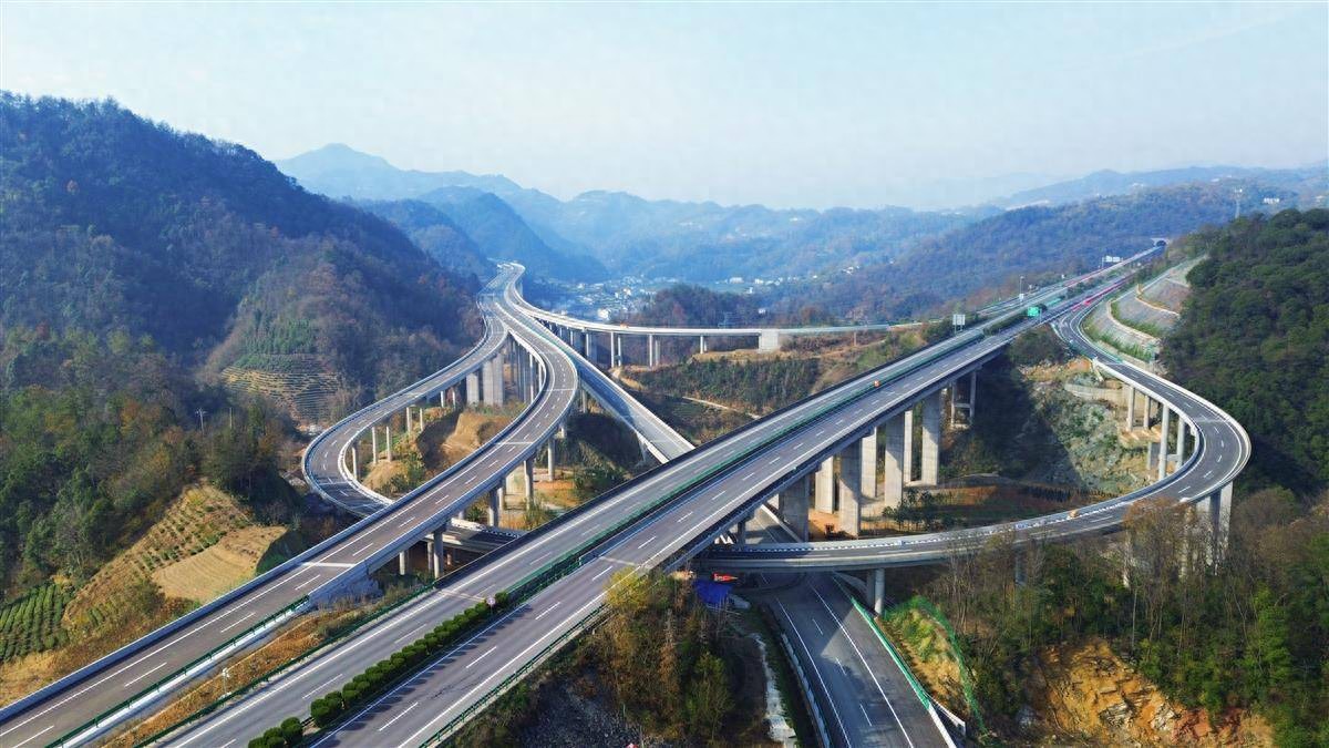 鄂湘间新增一条快速通道，宜昌至张家界高速全线通车