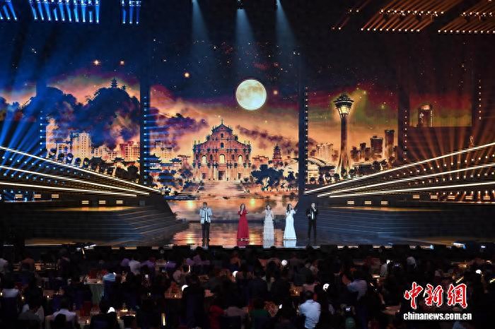 评论：“湾区升明月”，此“湾”也是彼“湾”