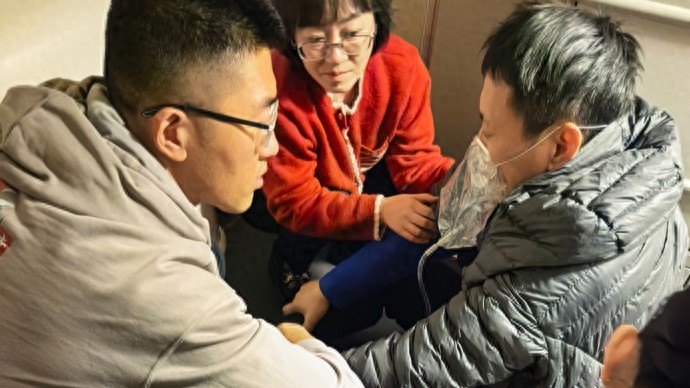 有惊无险！六旬男子越洋航班突发晕厥，上海重症专家挺身而出施救