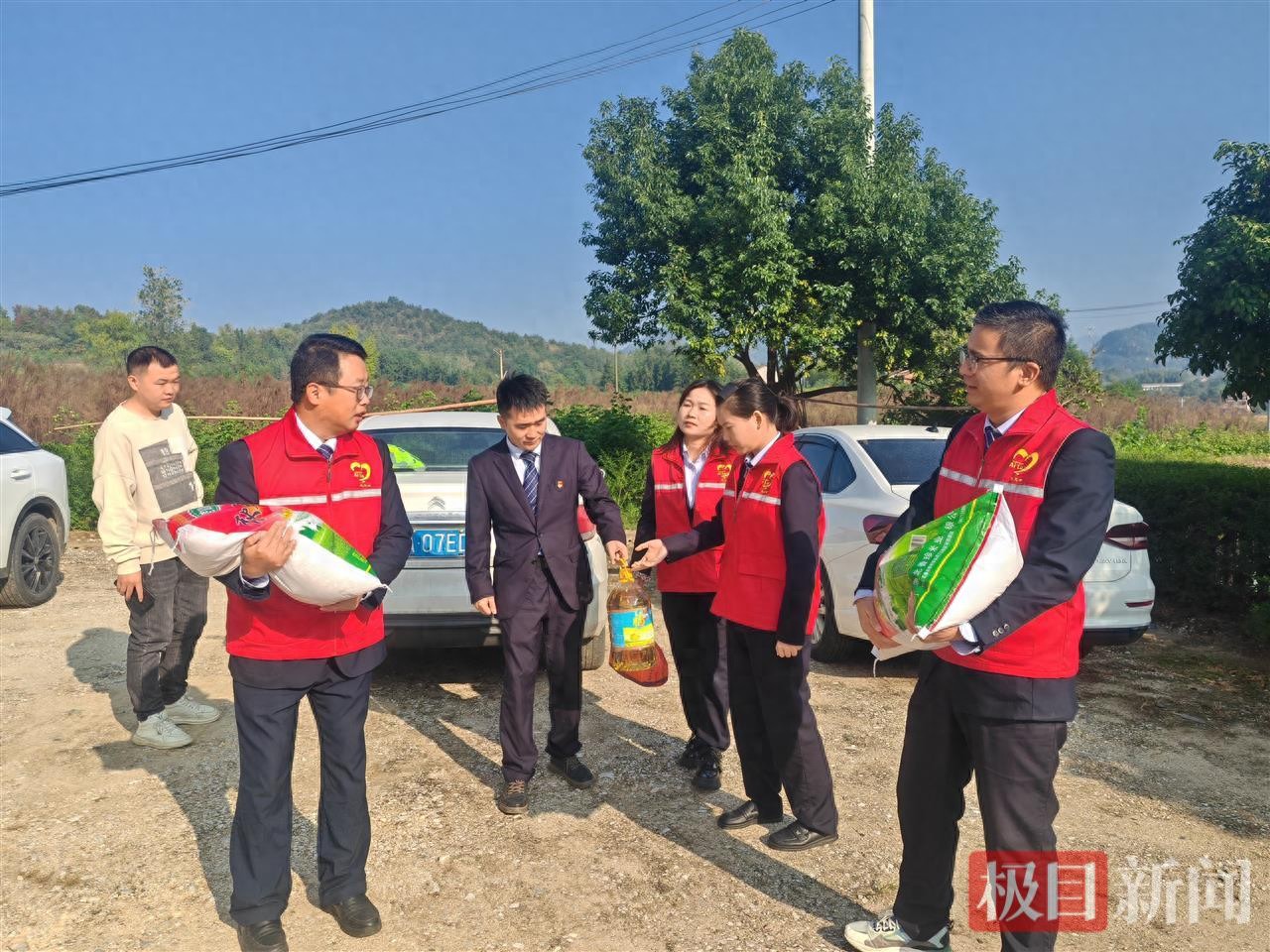 湖北交投鄂东公司梅川管理所开展“情暖桑榆”慰问活动