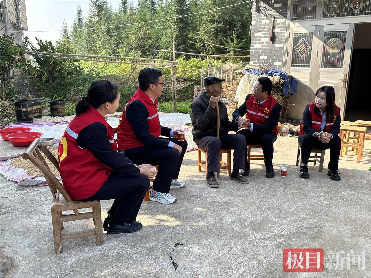 湖北交投鄂东公司梅川管理所开展“情暖桑榆”慰问活动