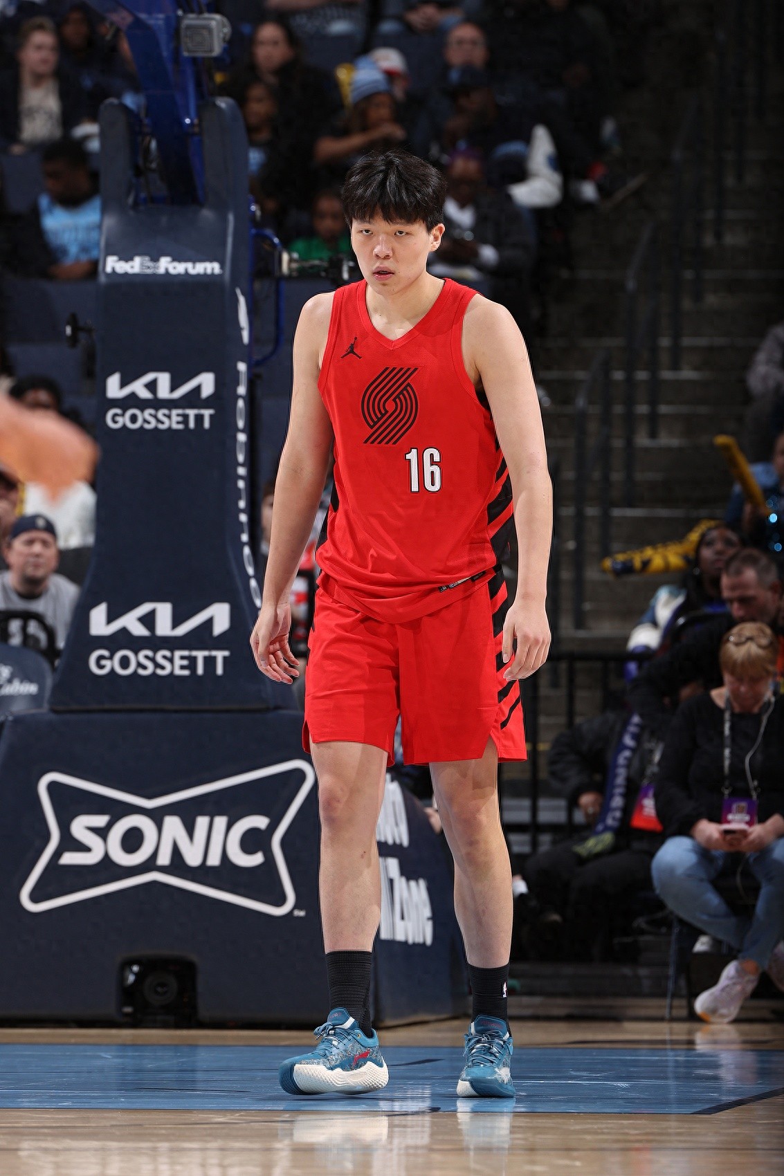 解说：有些球迷非黑即白 要不说杨瀚森像约基奇 要不说他只能回家