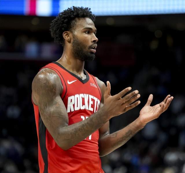 12分5抢断!美媒建议火箭用伊森换埃利斯,斯通不急于做交易