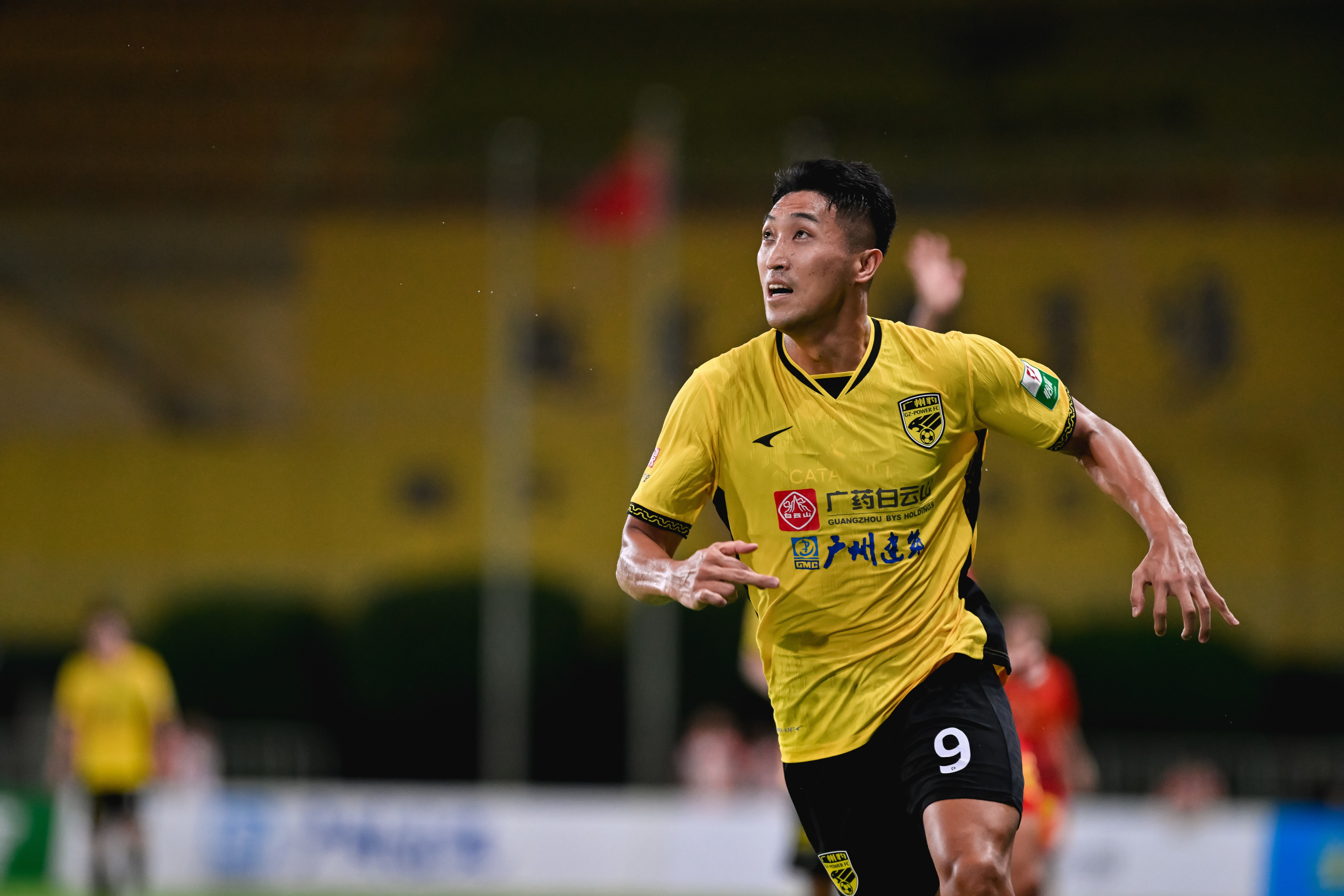 足球报：夏达龙重回深圳新鹏城，征战中超是他一直以来的梦想