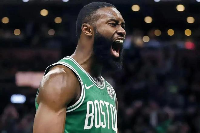 布朗又从“牛夫人”变成“小甜甜”了?