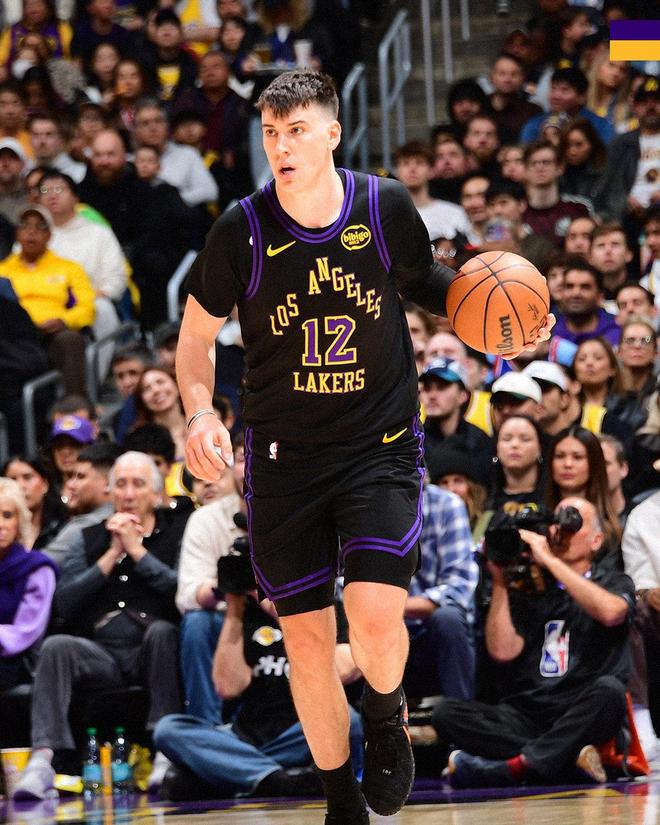 詹姆斯17+4+5失误创尴尬纪录,湖人完败活塞!东契奇30+11+8失误