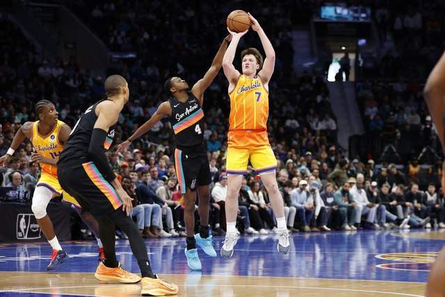 爆大冷!西部第二轰然倒下:7人上双仍输球,文班亚马错失绝平