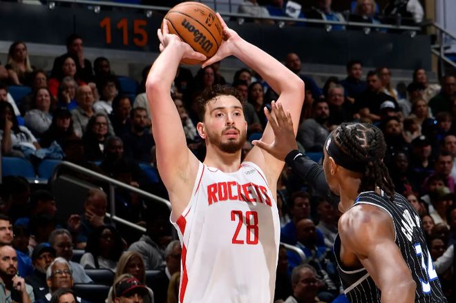 先发控卫下场后，火箭内线支柱的表现立刻有了显著的提升？