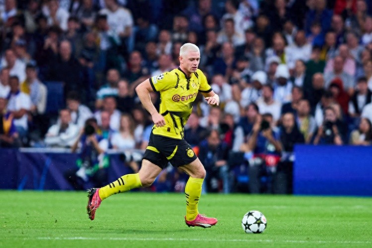 世体:巴萨右后卫引援考虑多特的莱尔森,坎塞洛的名字也被提及