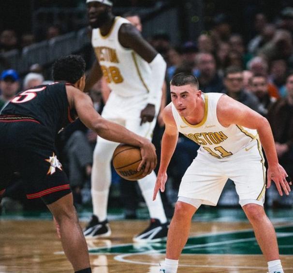 布朗27+8+8二轮秀完爆庄神,马克西33分仍需背锅,绿军力克76人