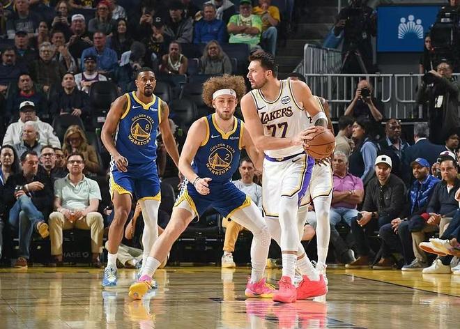 东詹48+13+17湖人终结3连败:詹姆斯连创历史 东契奇生日夜爆发