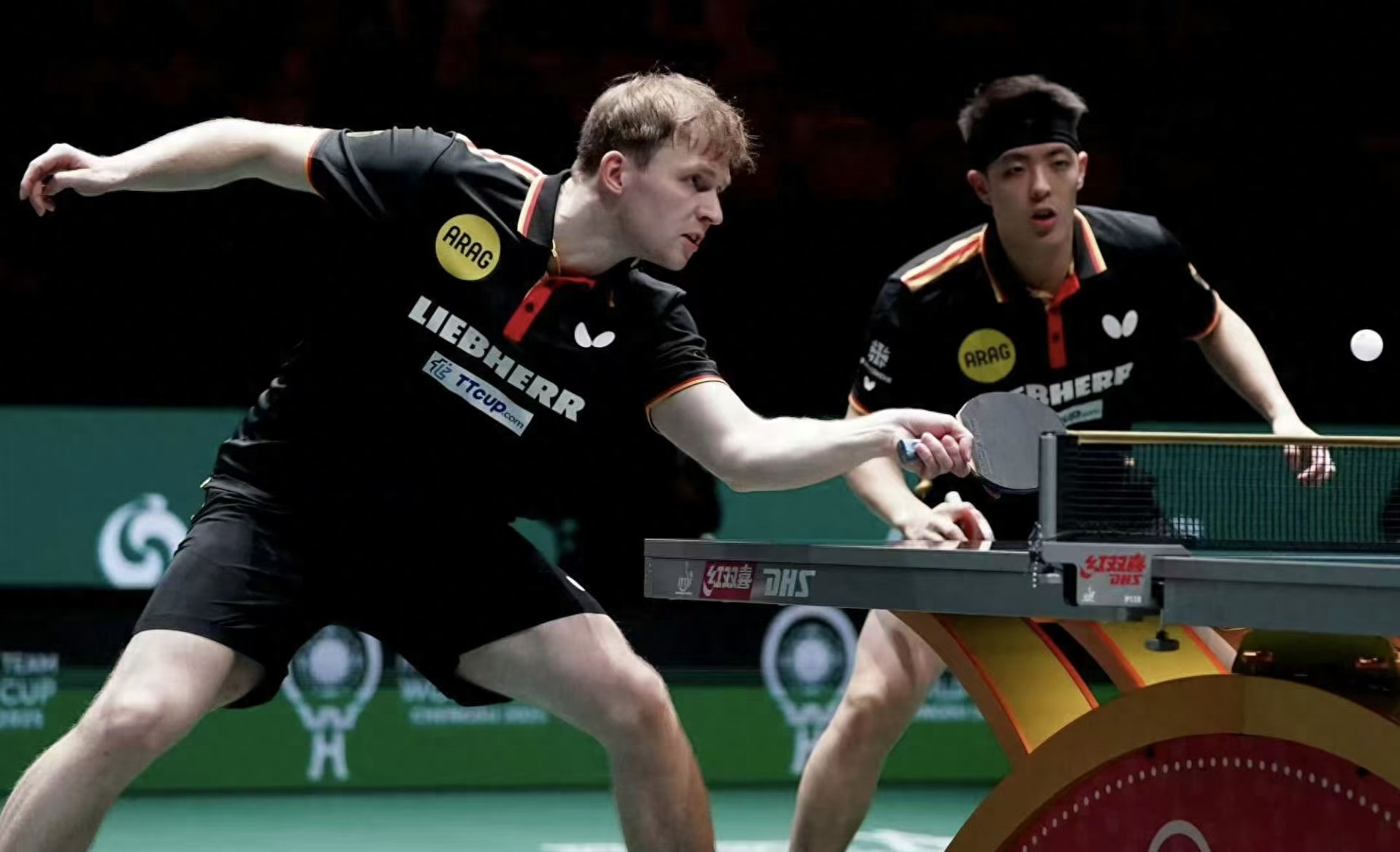 混团世界杯：国乒8-1轻取日本实现三连冠！王曼昱林诗栋燃爆全场
