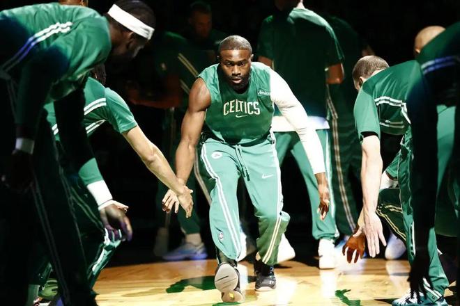 被低估了!布朗vs布伦森,谁更值得月最佳?