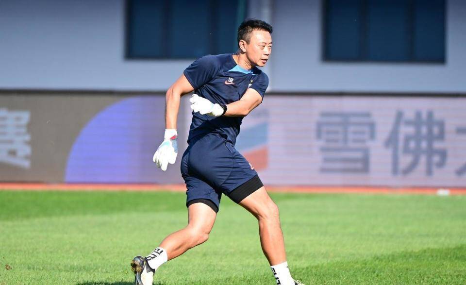 意外!申花功勋教练李帅官宣离队,下一站浮出水面,或投奔上港?