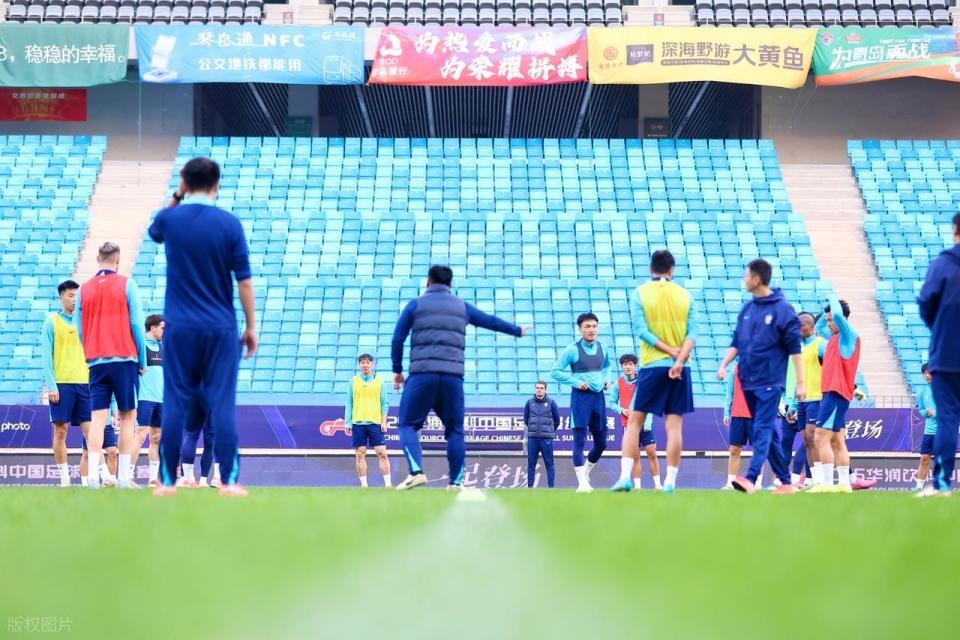 喜讯!武汉三镇前3稳了?姆巴佩室友正式加盟,葡超中场坐等官宣