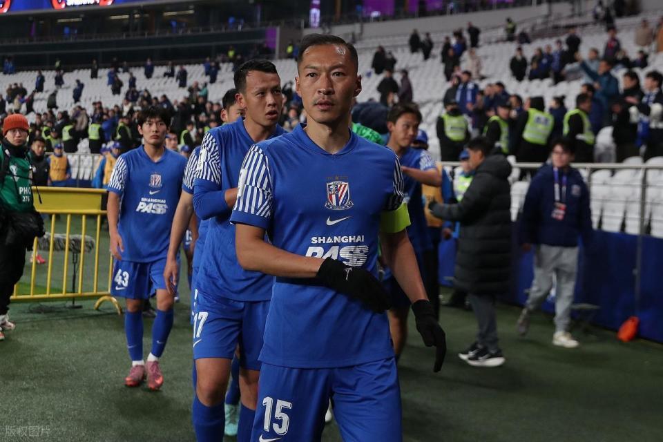 有失公允?37岁吴曦斩获中国金球奖,论数据韦世豪不服,球迷热议