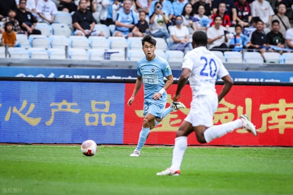 令人唏嘘!国足天才戴伟浚重返深圳新鹏城,生涯被申花彻底毁了?