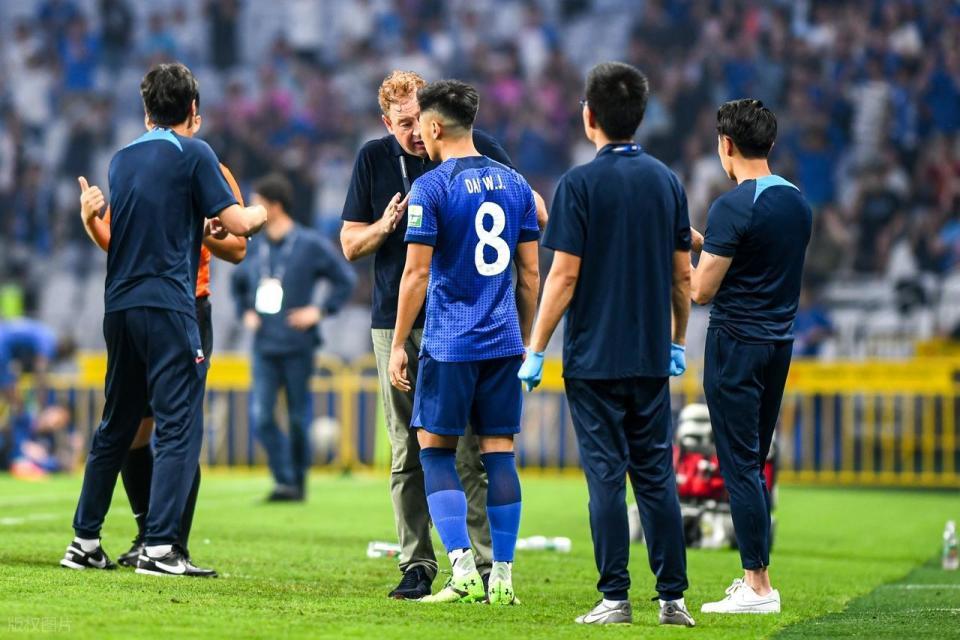 令人唏嘘!国足天才戴伟浚重返深圳新鹏城,生涯被申花彻底毁了?